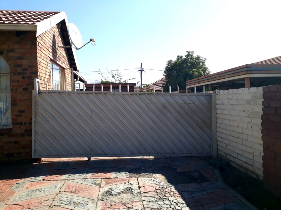 3 Bedroom Property for Sale in Tlhabane North West